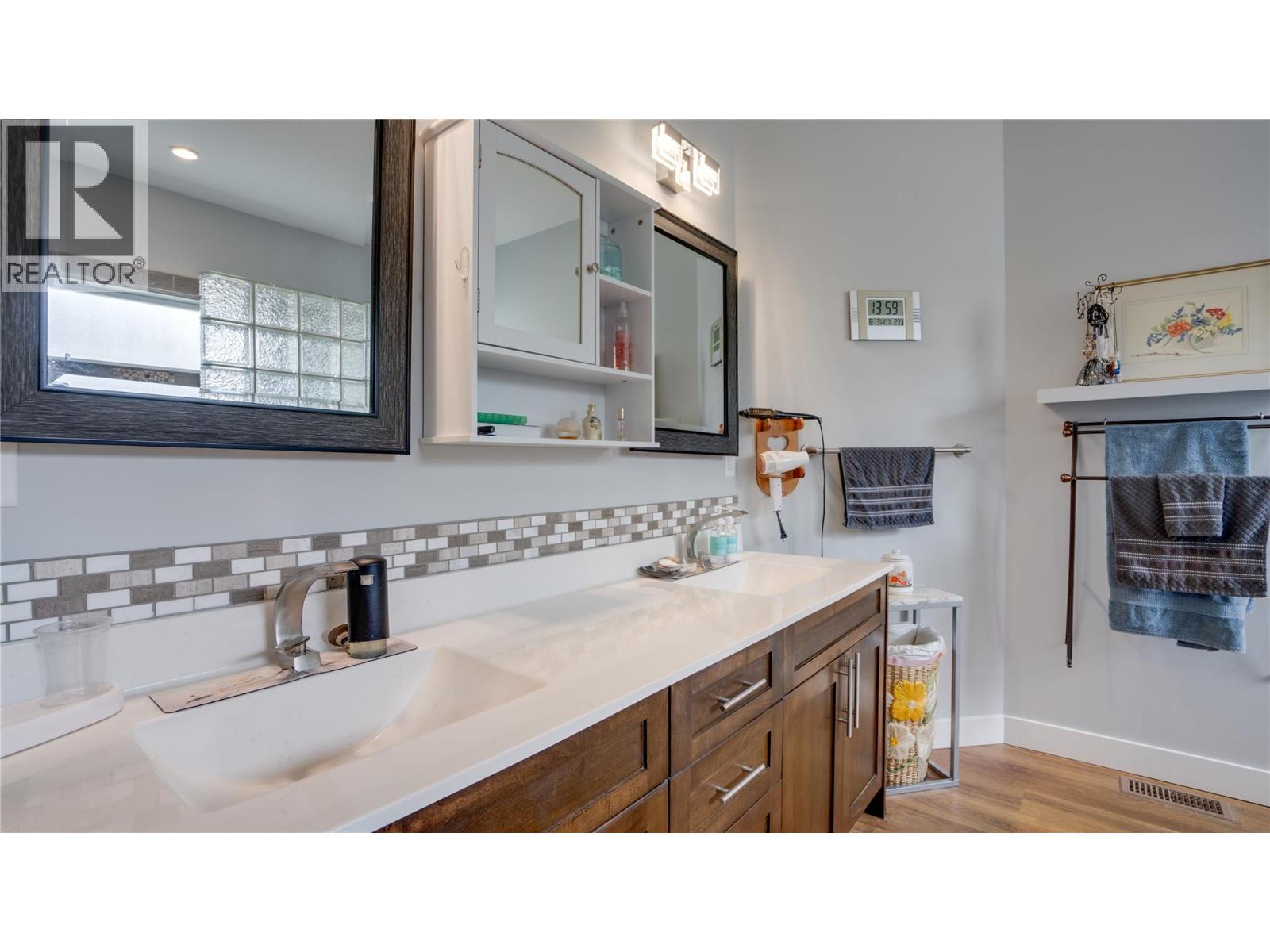 903 9 Avenue, Vernon