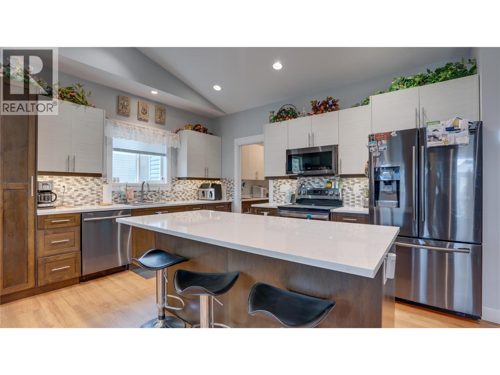 903 9 Avenue - 9