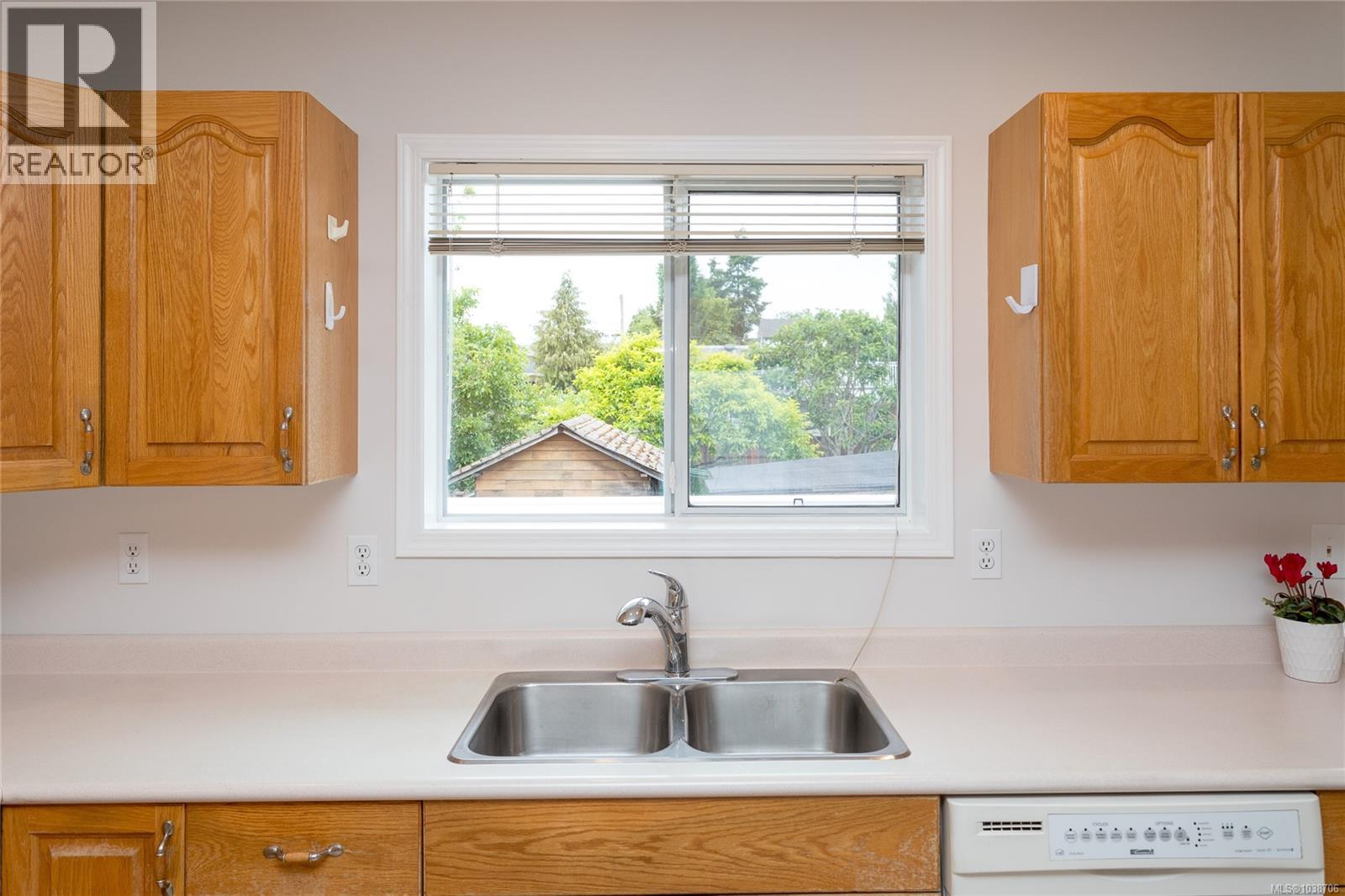 598 Tait St - 23