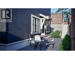 914 Mcnaughton Ave, Esquimalt, BC V9A4H1 Photo 9