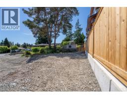 914 Mcnaughton Ave, Esquimalt, BC V9A4H1 Photo 12