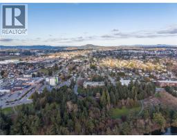 914 Mcnaughton Ave, Esquimalt, BC V9A4H1 Photo 22