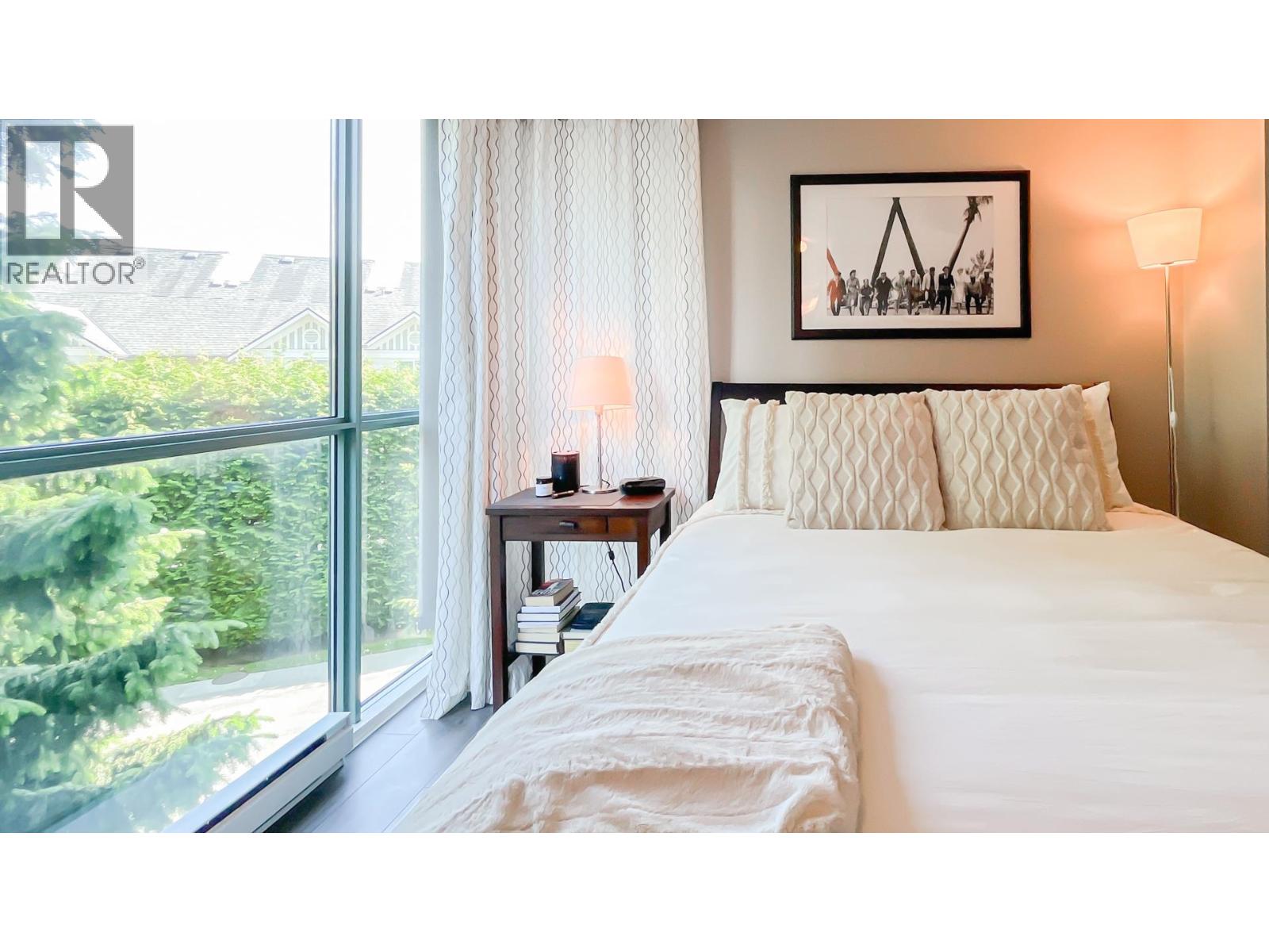 206 2733 CHANDLERY PLACE, Vancouver
