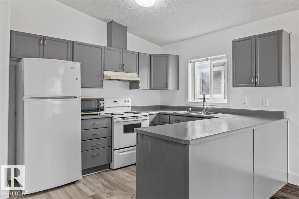 11229 85 ST NW - 5