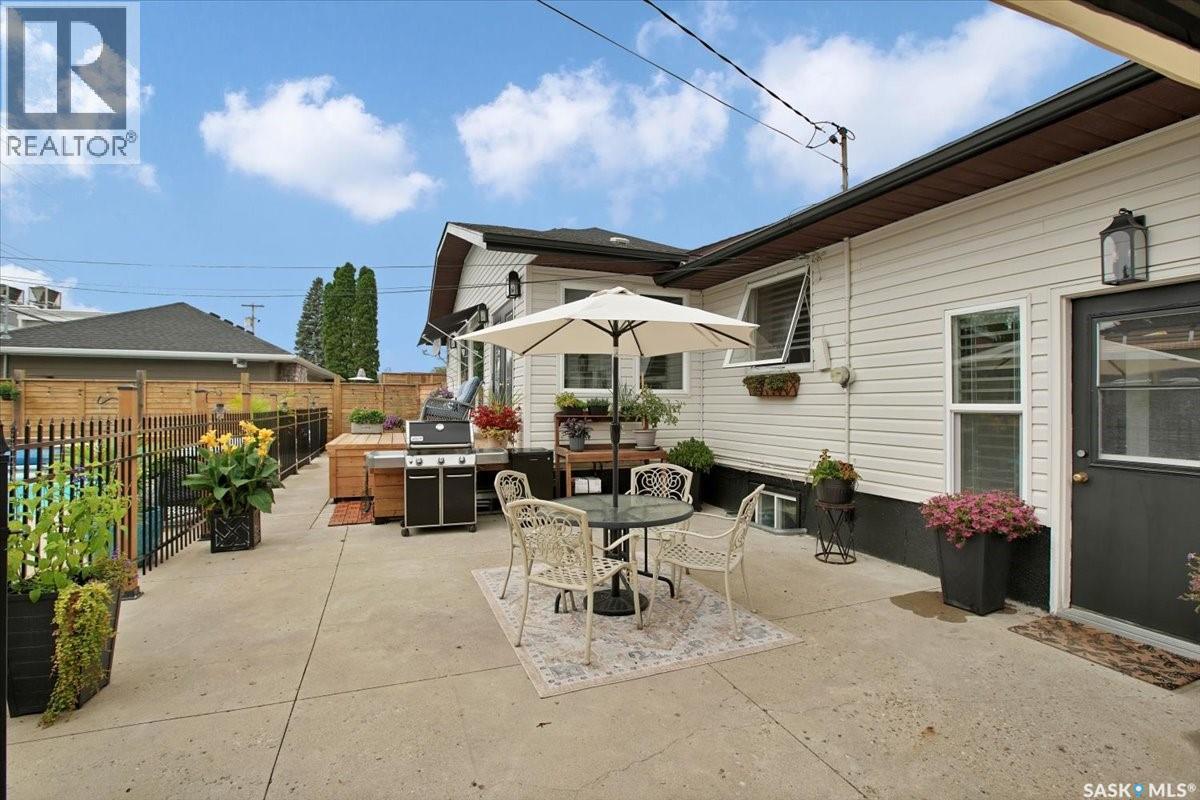 310 Willow STREET E - 44