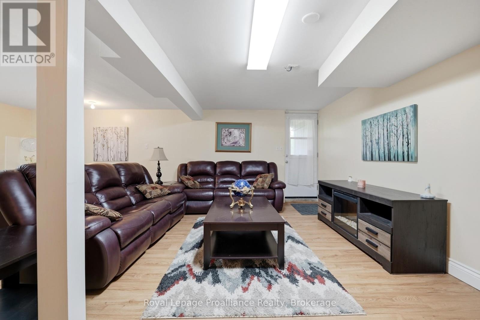 51 SELENA AVENUE - 28