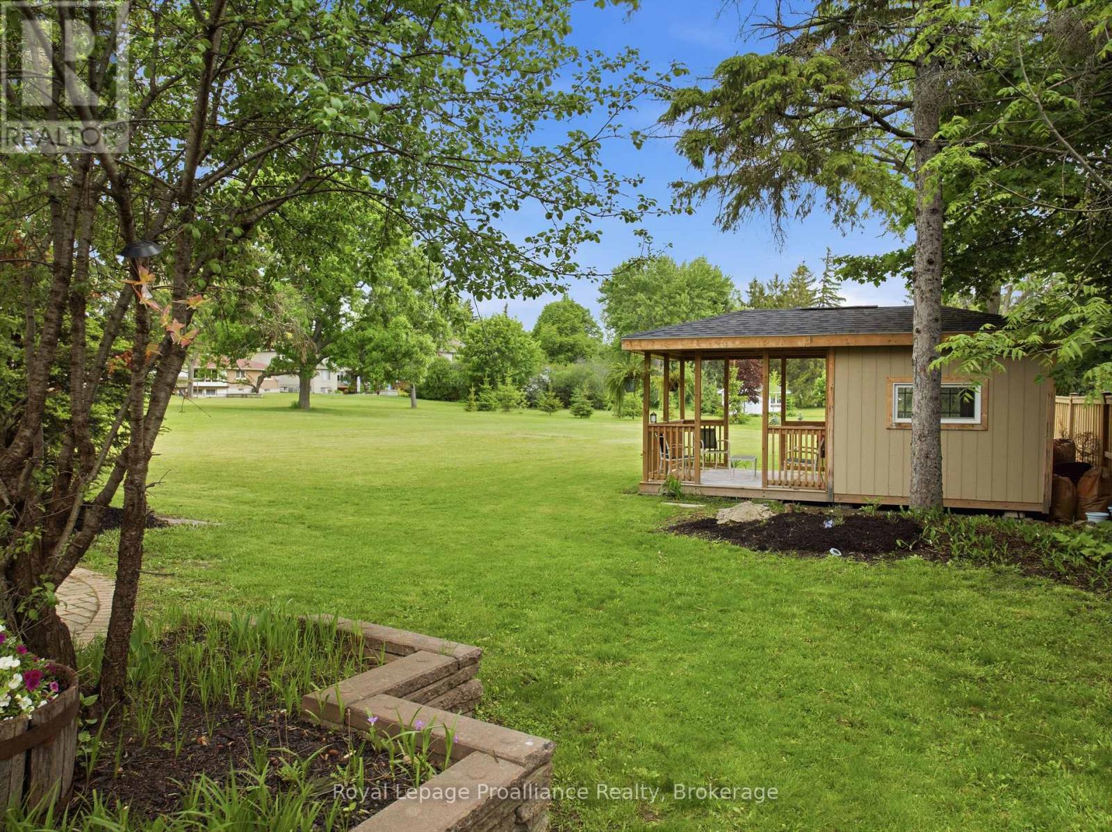 51 SELENA AVENUE - 48