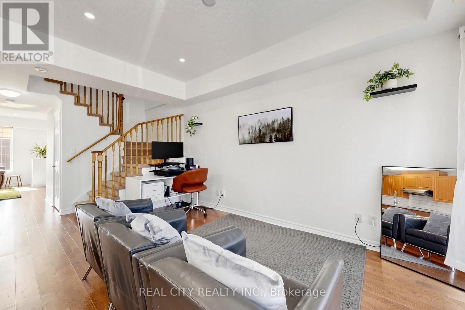 #22 10 GREENSBOROUGH VILLAGE CIRCLE - 10