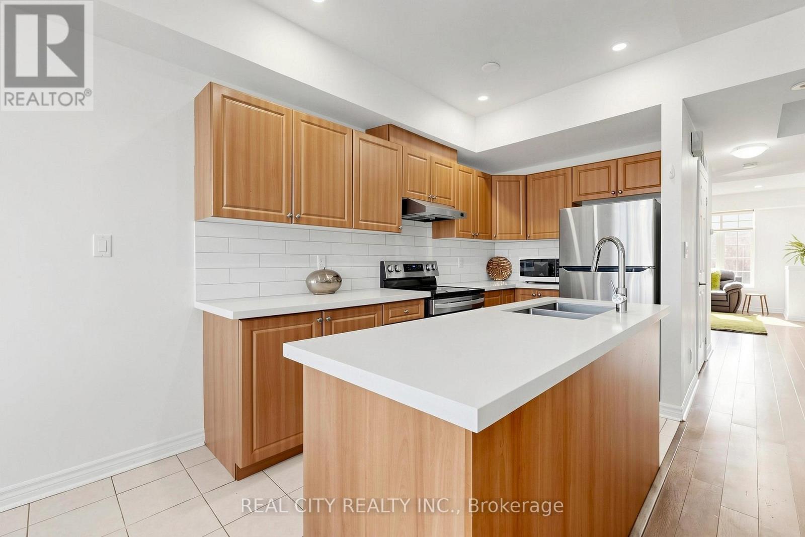 #22 10 GREENSBOROUGH VILLAGE CIRCLE - 15