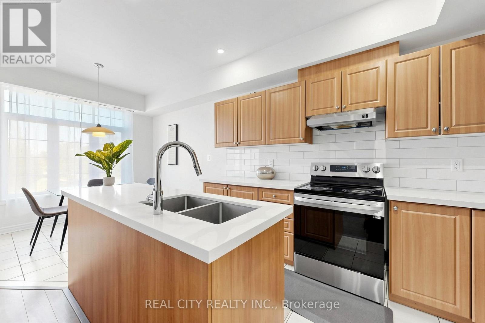 #22 10 GREENSBOROUGH VILLAGE CIRCLE - 16