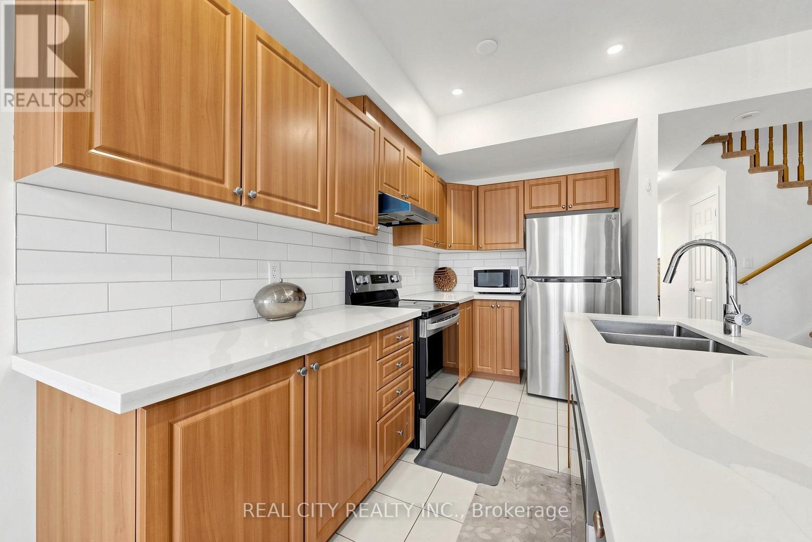 #22 10 GREENSBOROUGH VILLAGE CIRCLE - 17