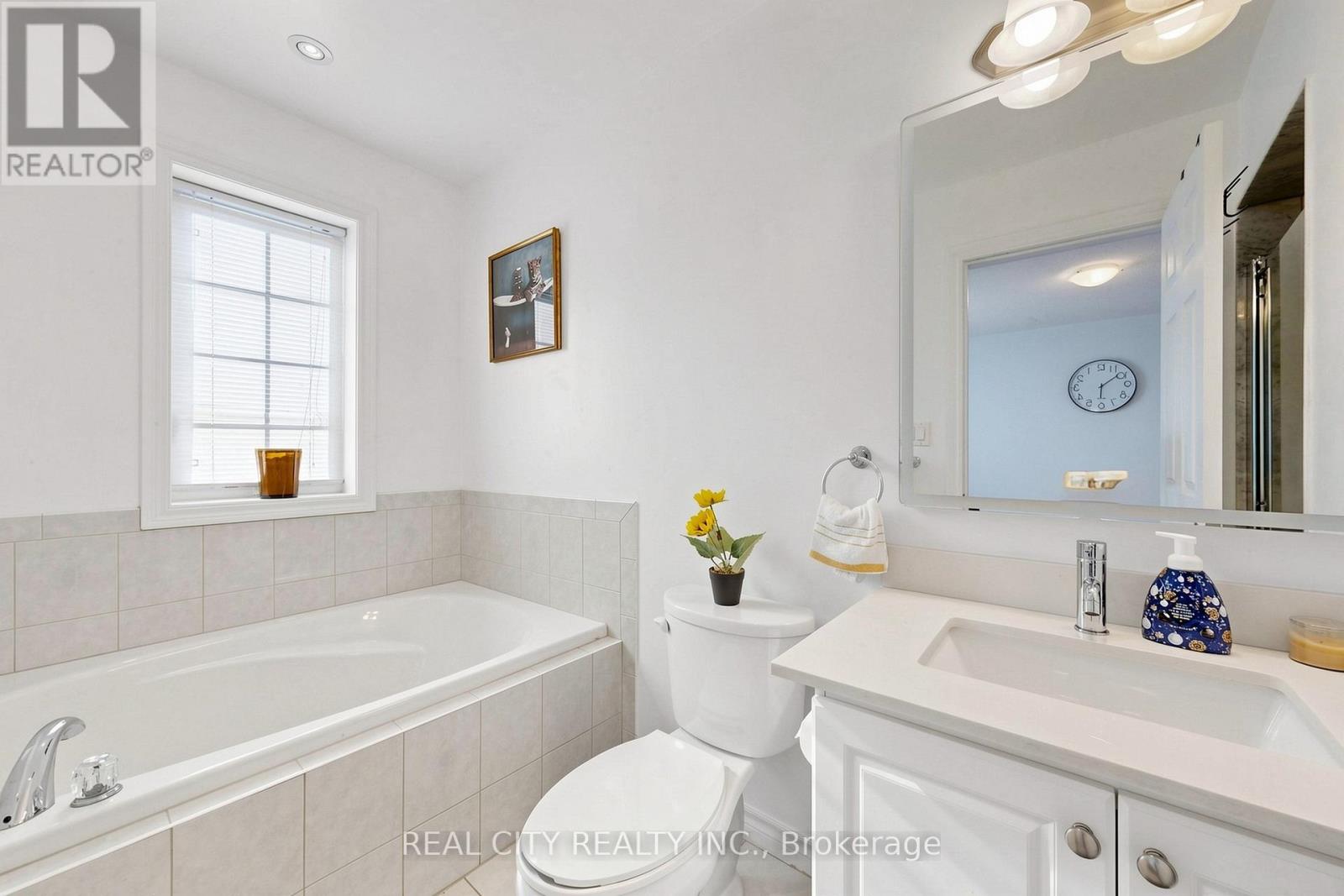 #22 10 GREENSBOROUGH VILLAGE CIRCLE - 31