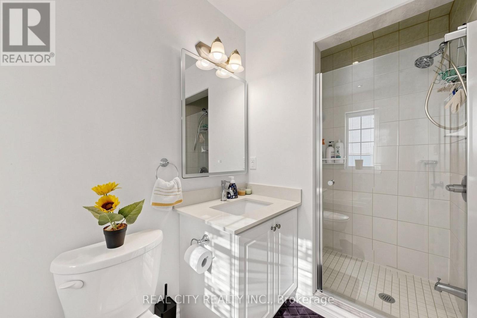 #22 10 GREENSBOROUGH VILLAGE CIRCLE - 32