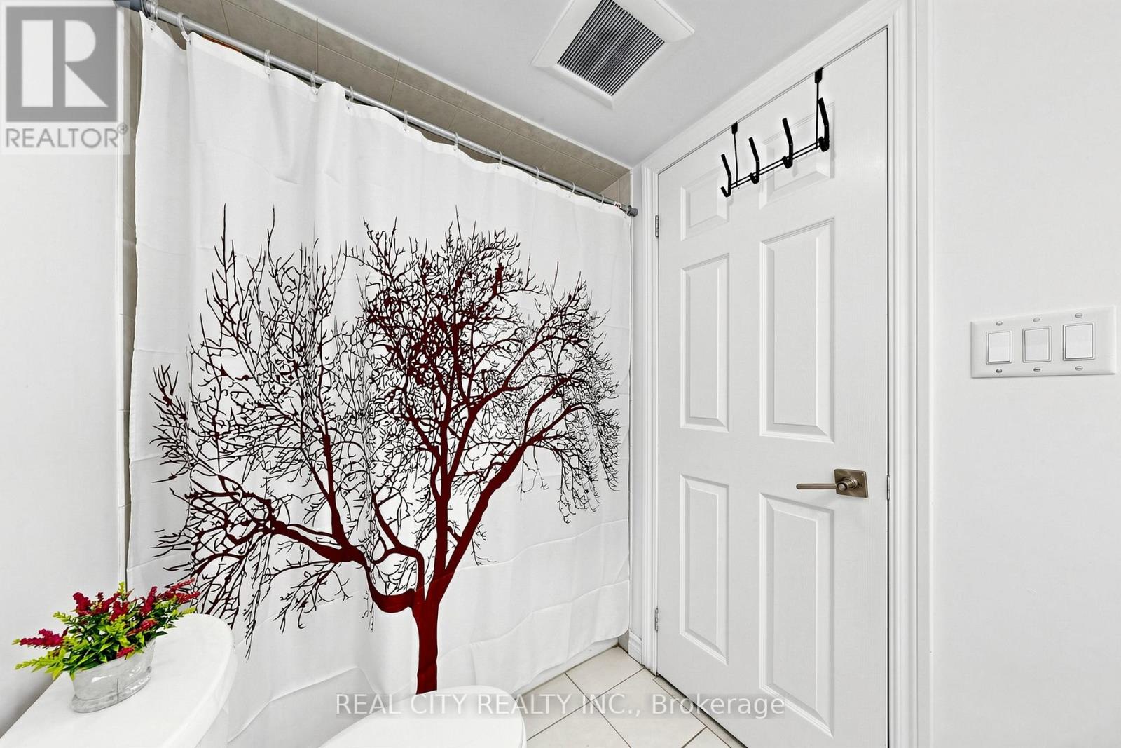 #22 10 GREENSBOROUGH VILLAGE CIRCLE - 39
