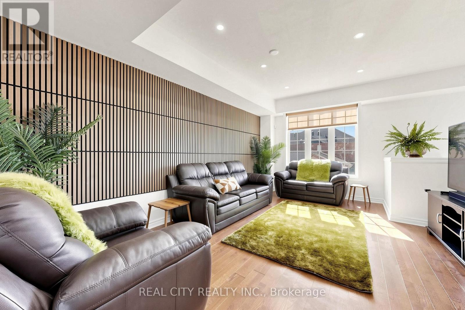 #22 10 GREENSBOROUGH VILLAGE CIRCLE - 4