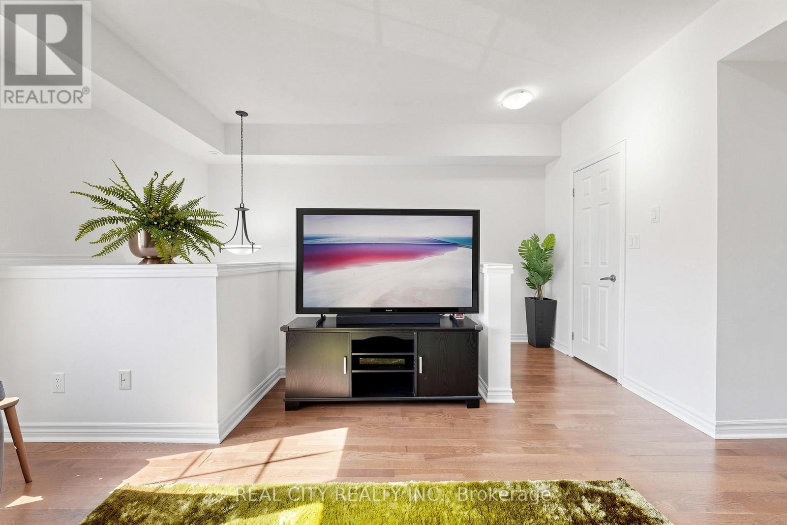 #22 10 GREENSBOROUGH VILLAGE CIRCLE - 7
