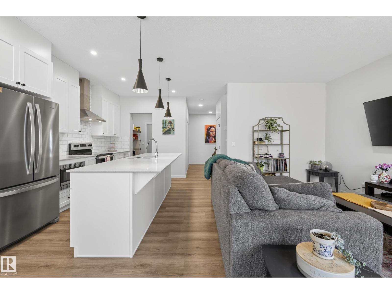 22836 94 AV NW - 6