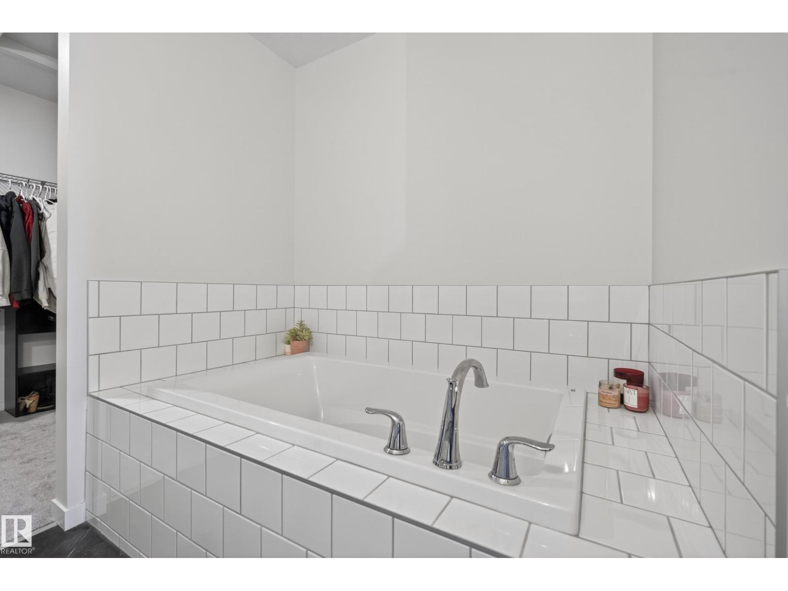 22836 94 AV NW - 25