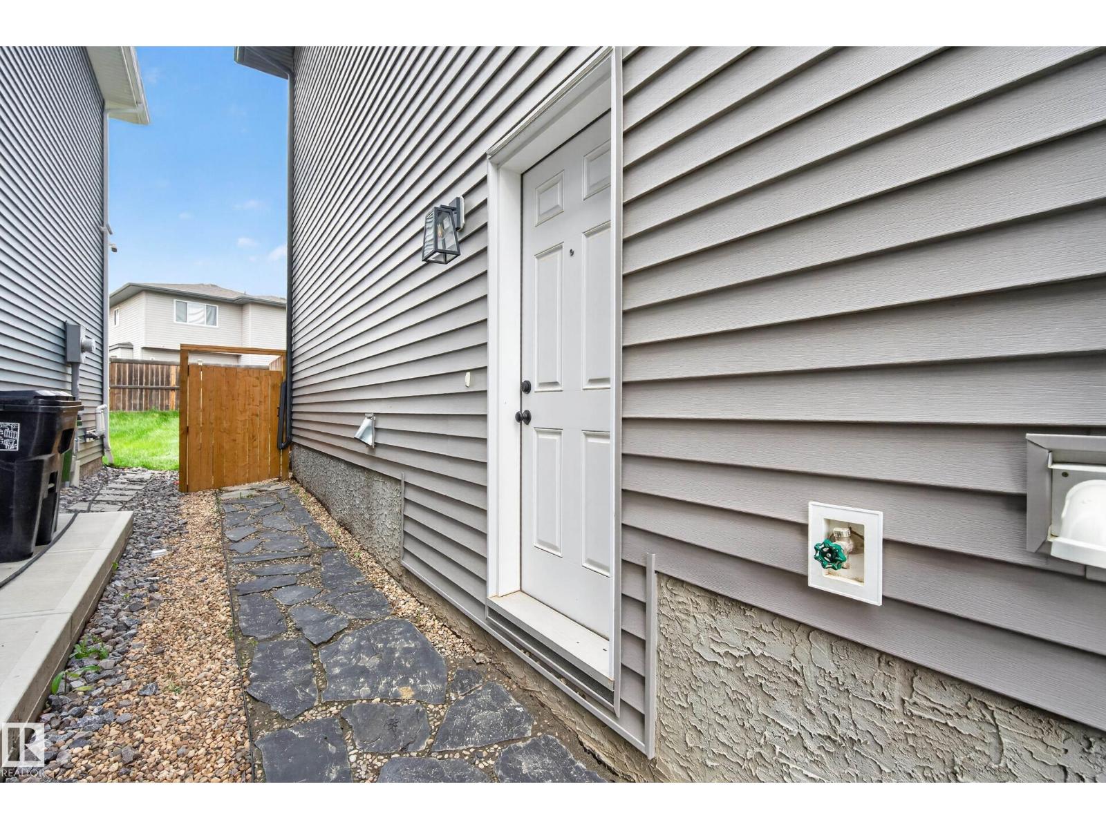 22836 94 AV NW - 38