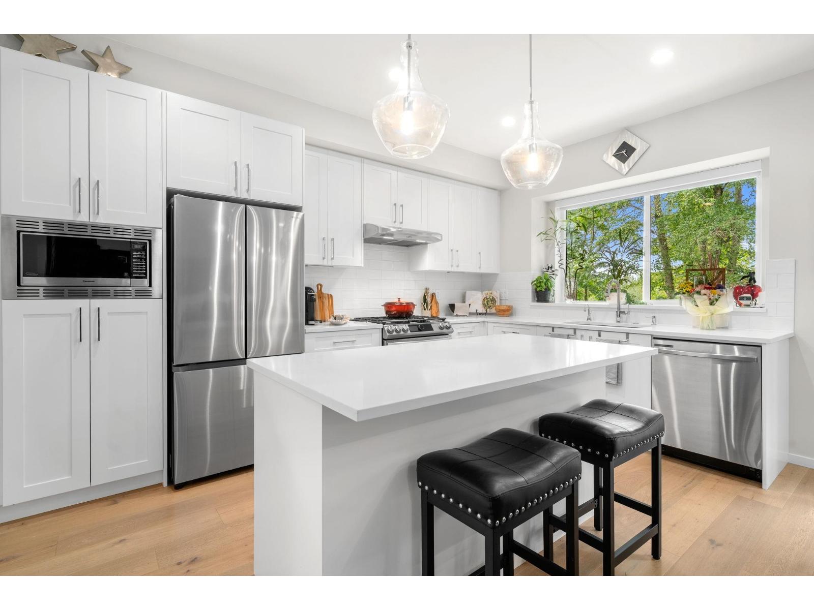 32 1871 165A STREET, Surrey