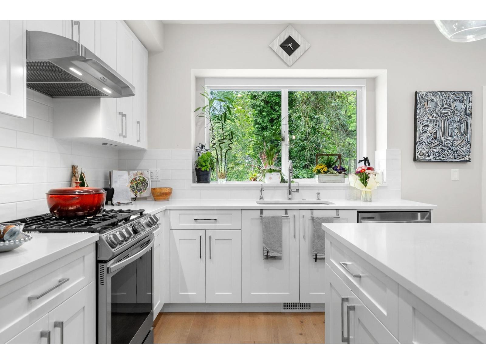 32 1871 165A STREET, Surrey