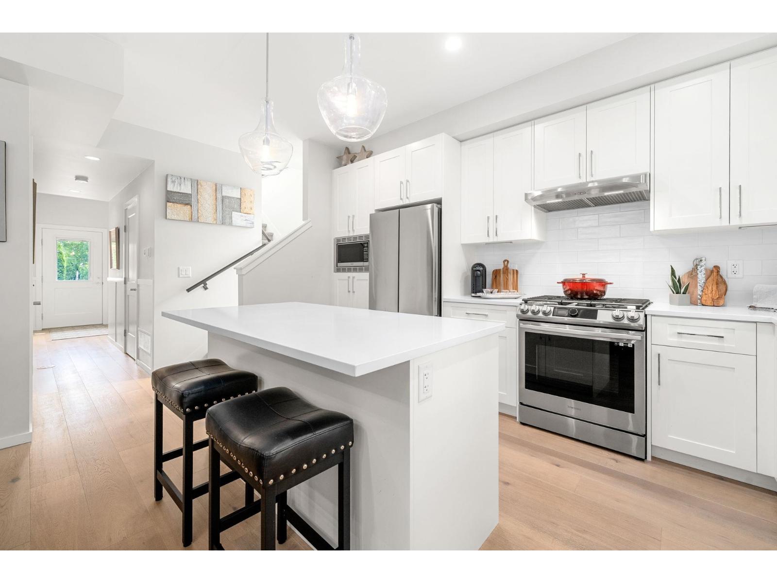 32 1871 165A STREET, Surrey