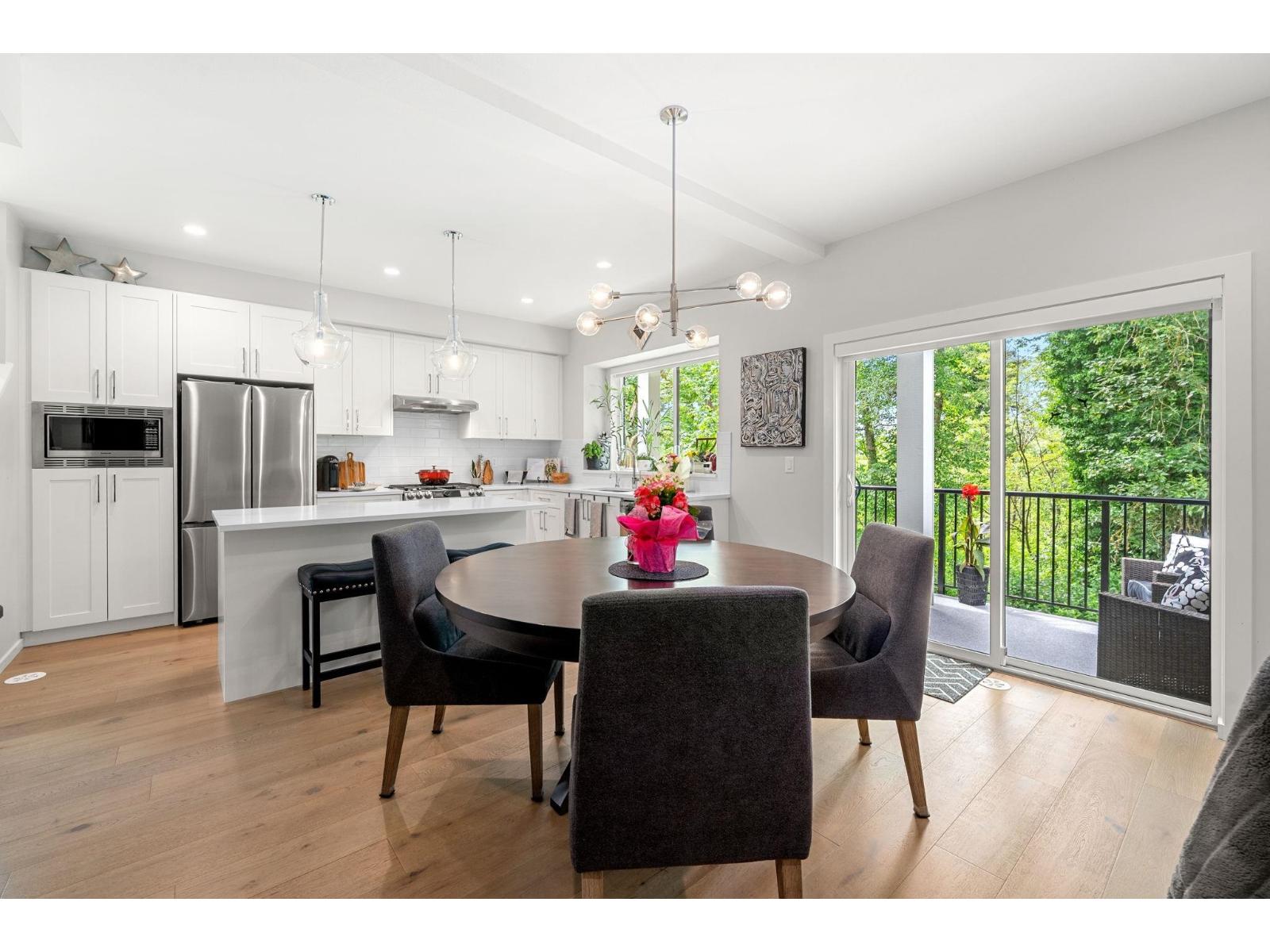 32 1871 165A STREET, Surrey