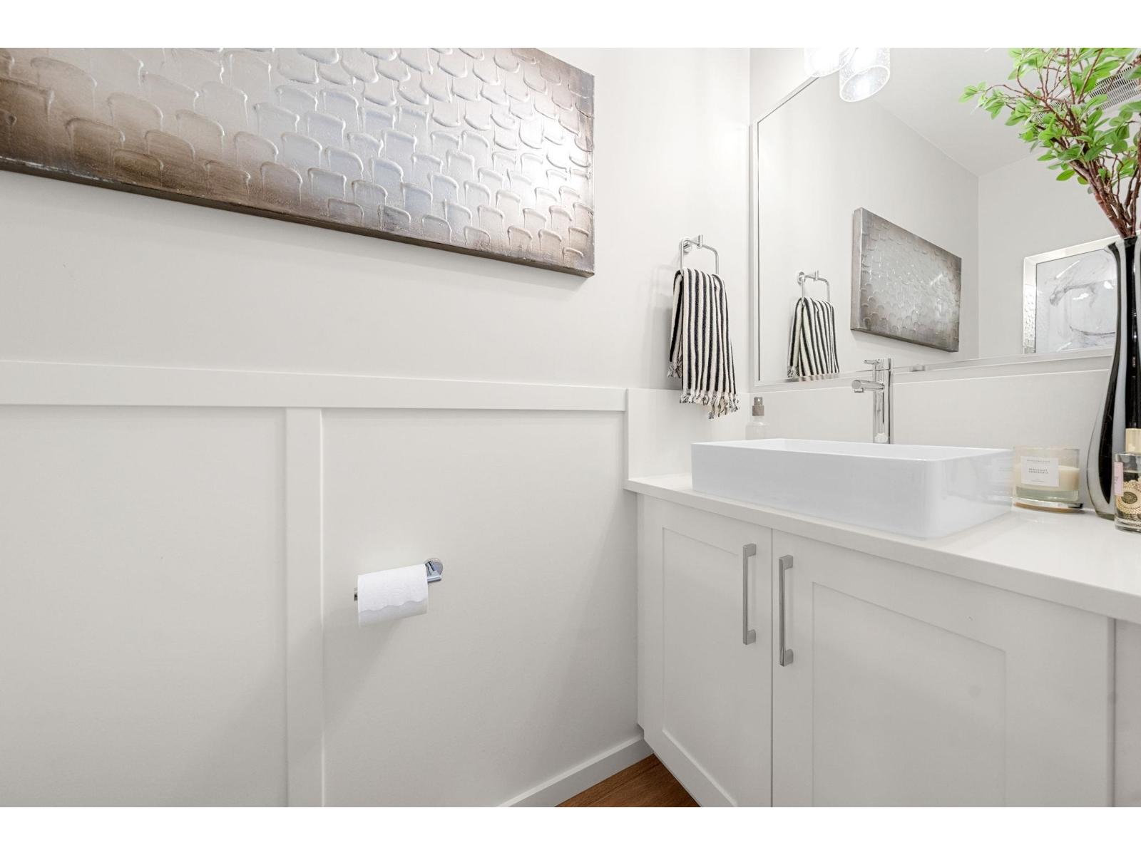 32 1871 165A STREET, Surrey