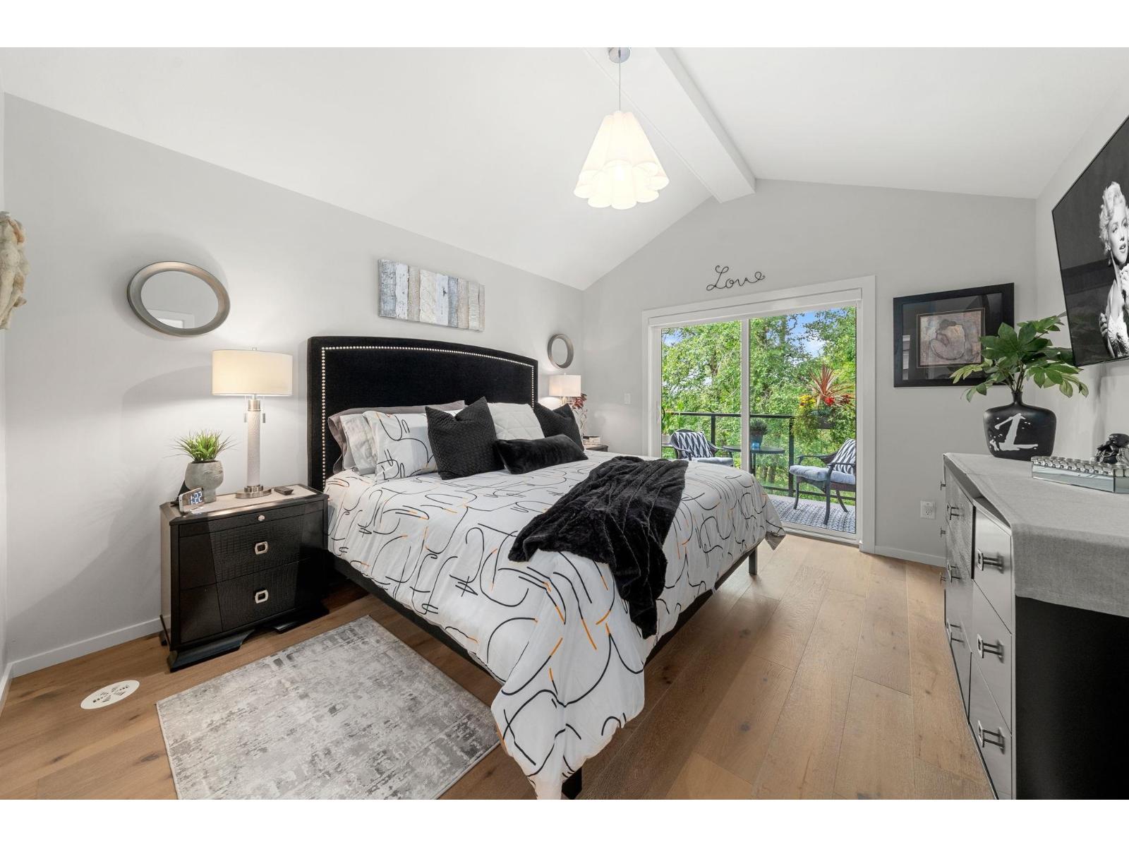 32 1871 165A STREET, Surrey