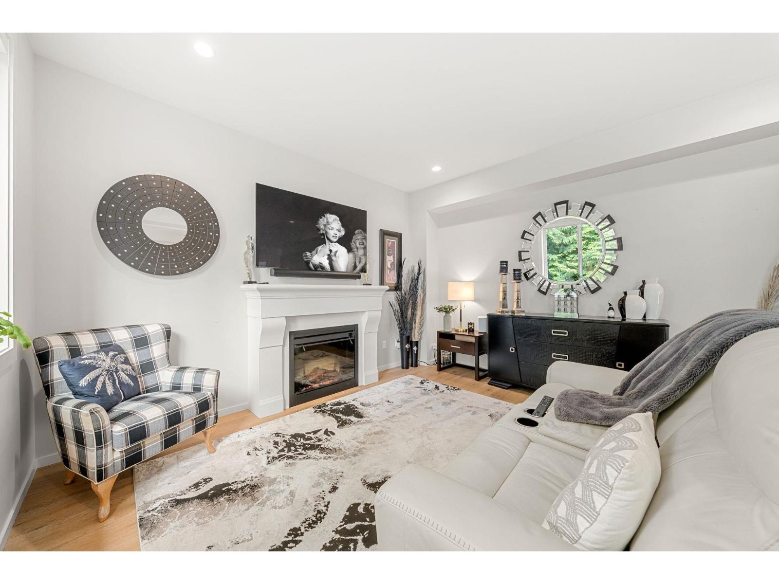 32 1871 165A STREET, Surrey