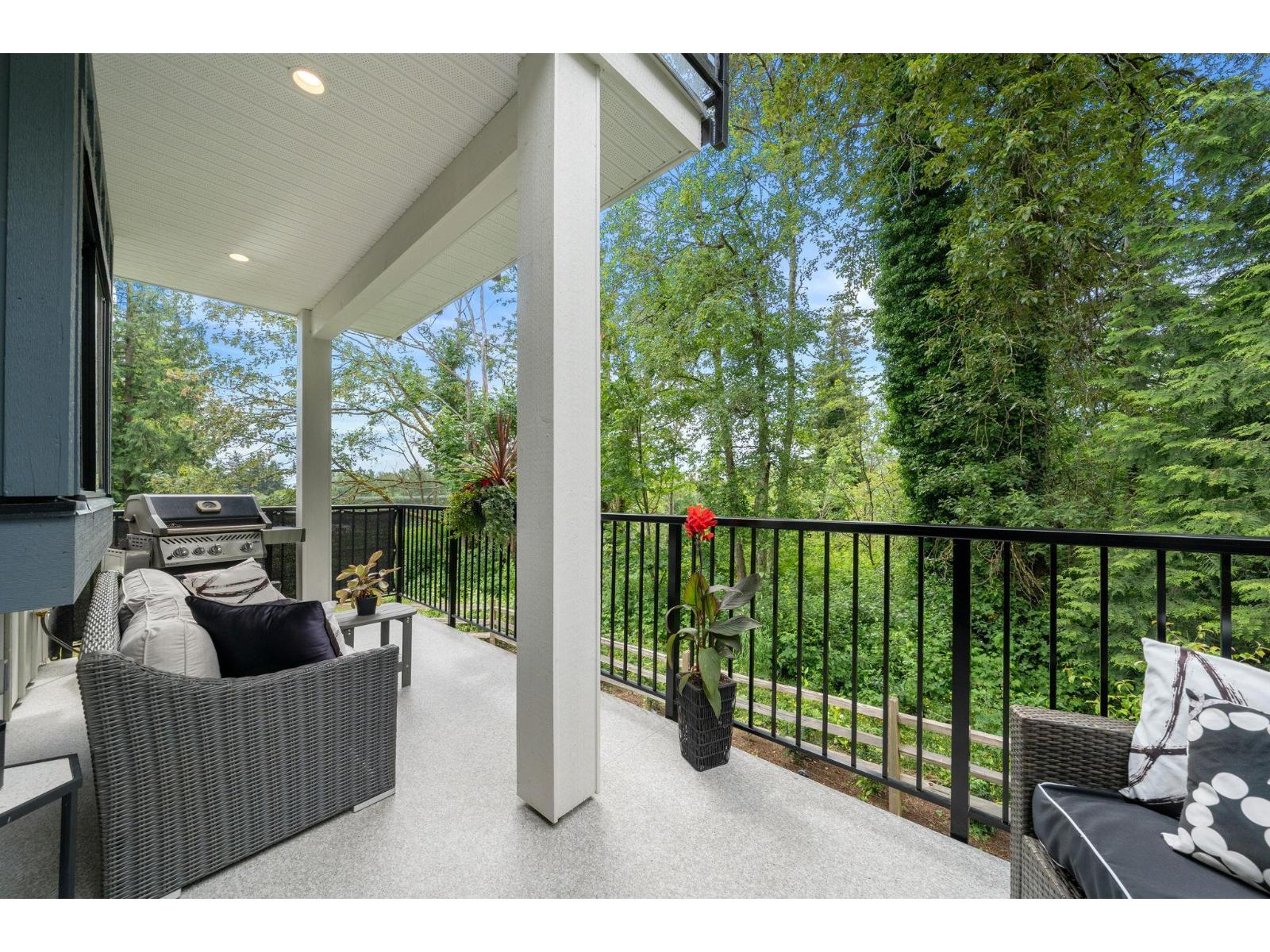32 1871 165A STREET, Surrey