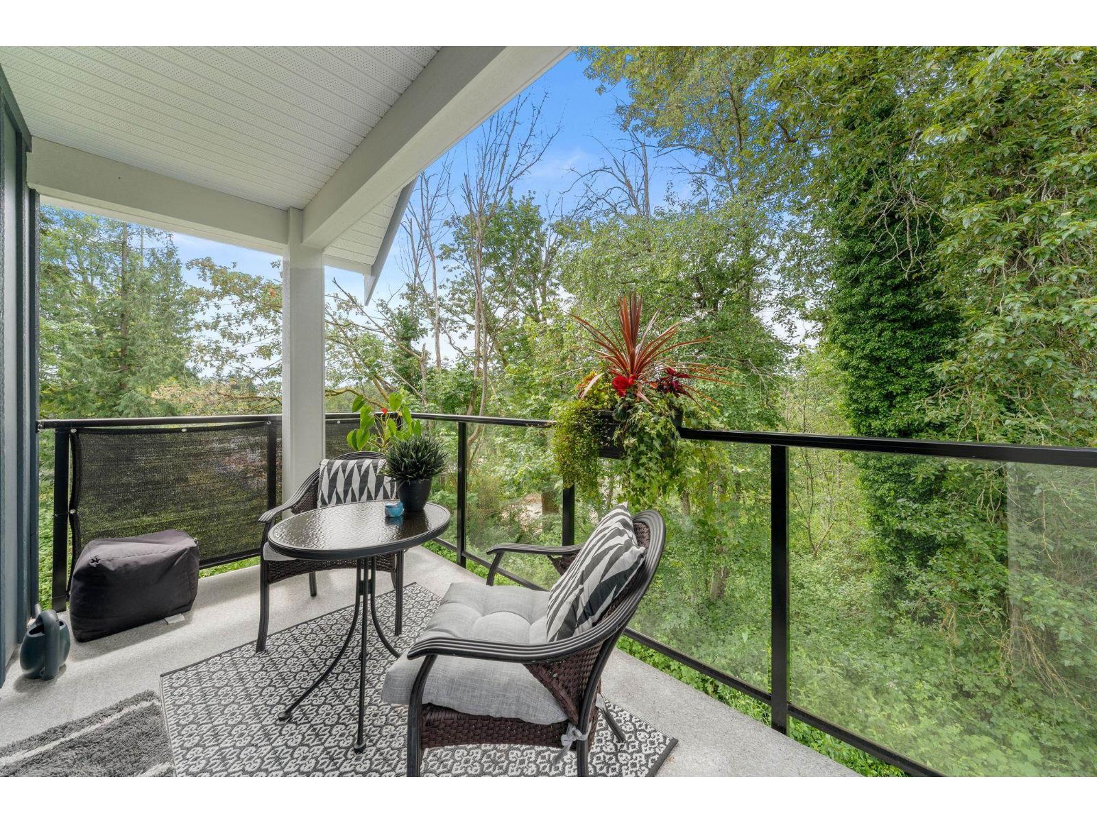 32 1871 165A STREET, Surrey