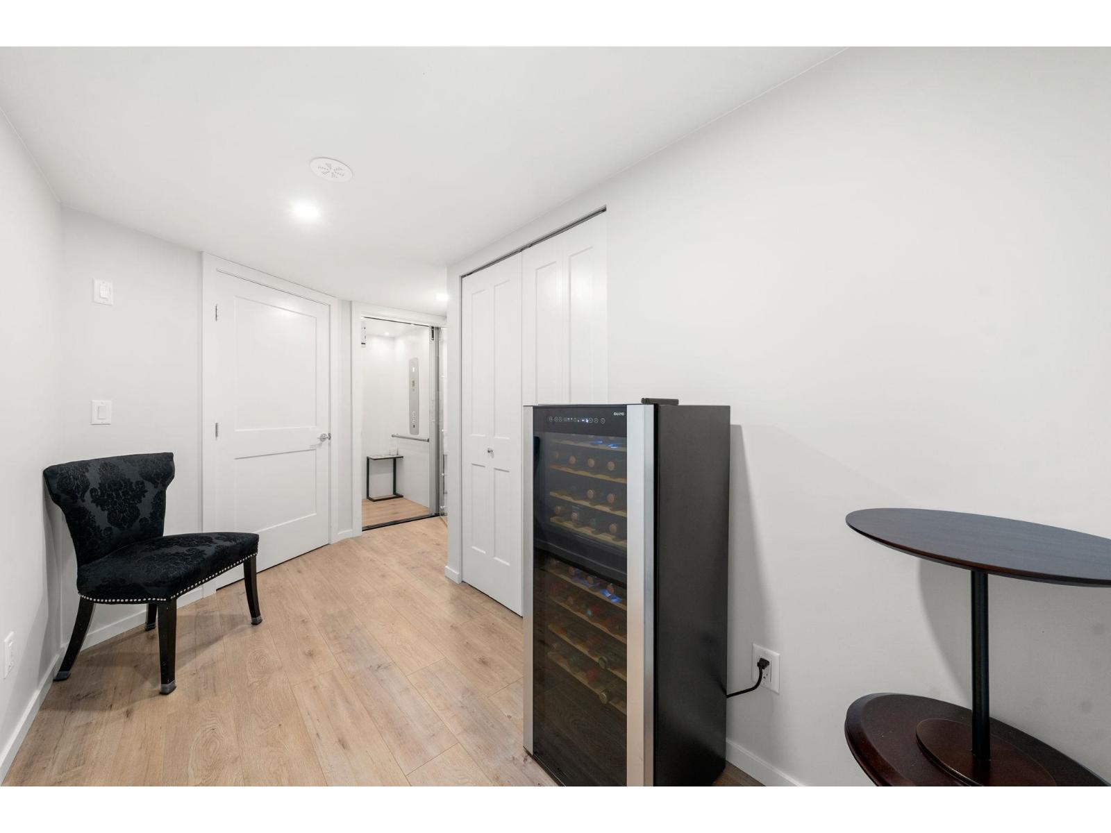 32 1871 165A STREET, Surrey
