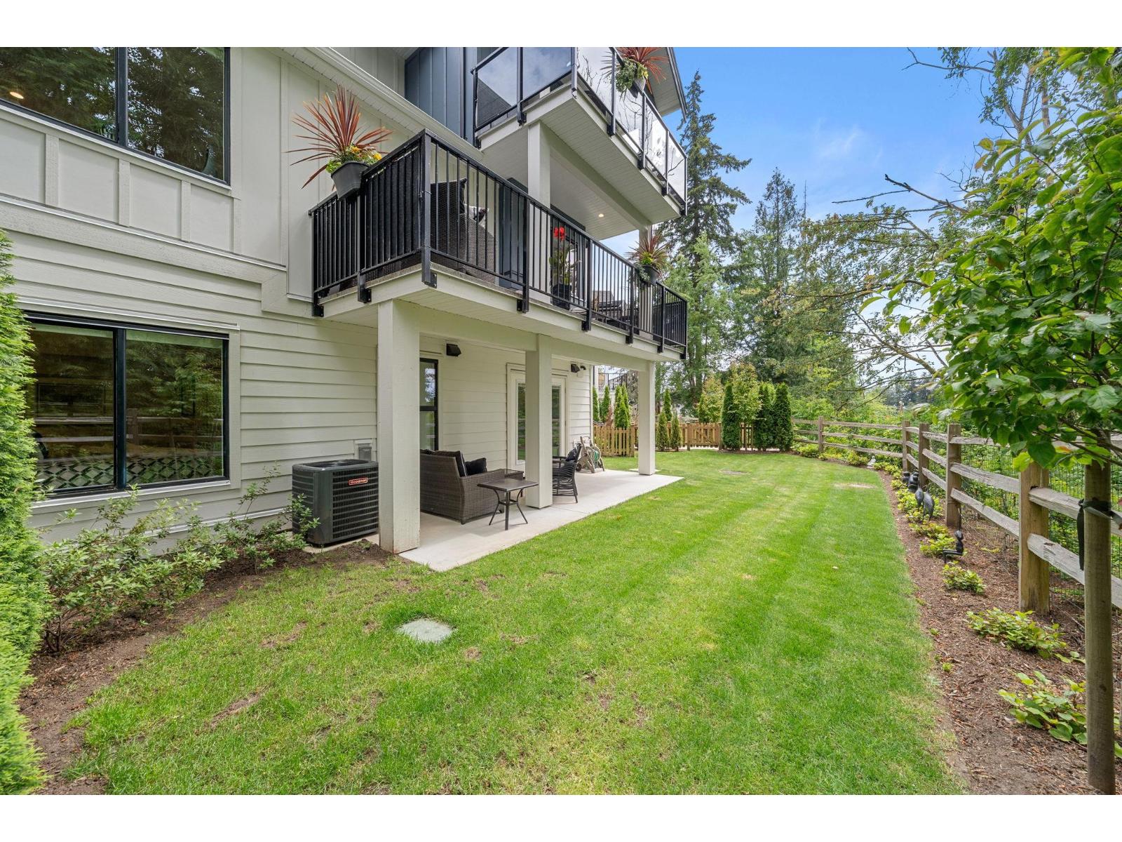 32 1871 165A STREET, Surrey