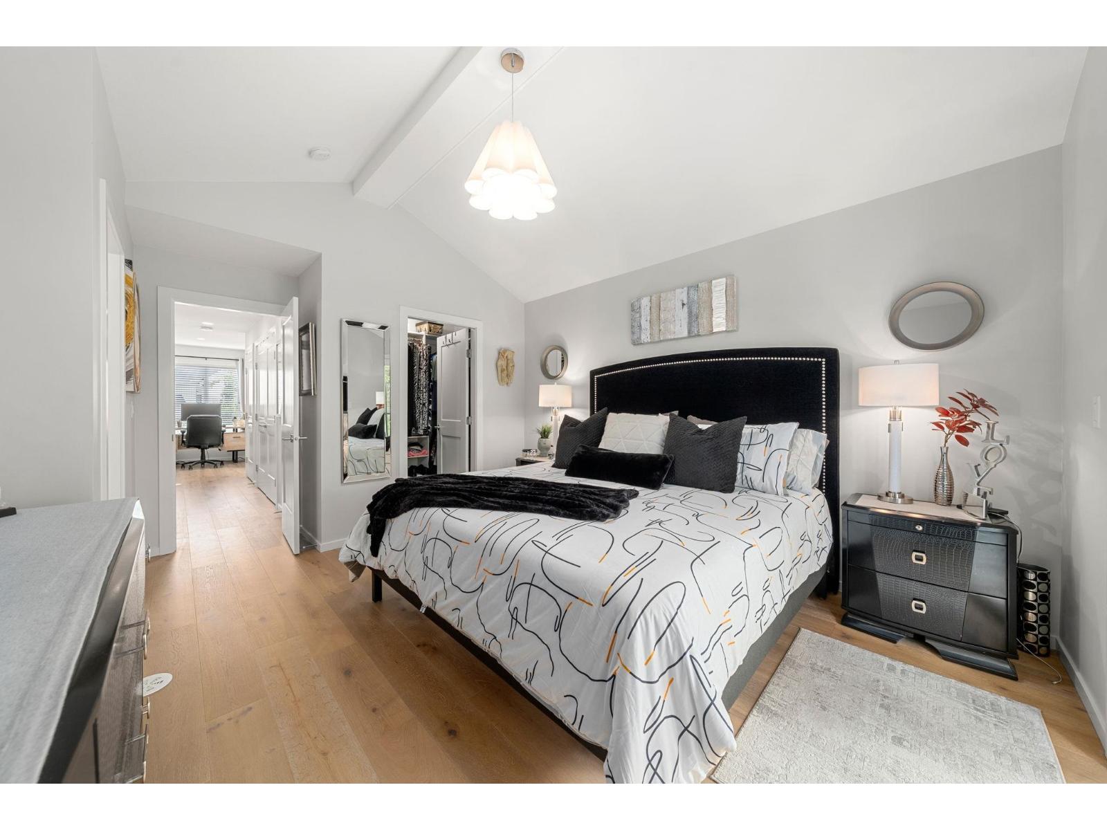 32 1871 165A STREET, Surrey