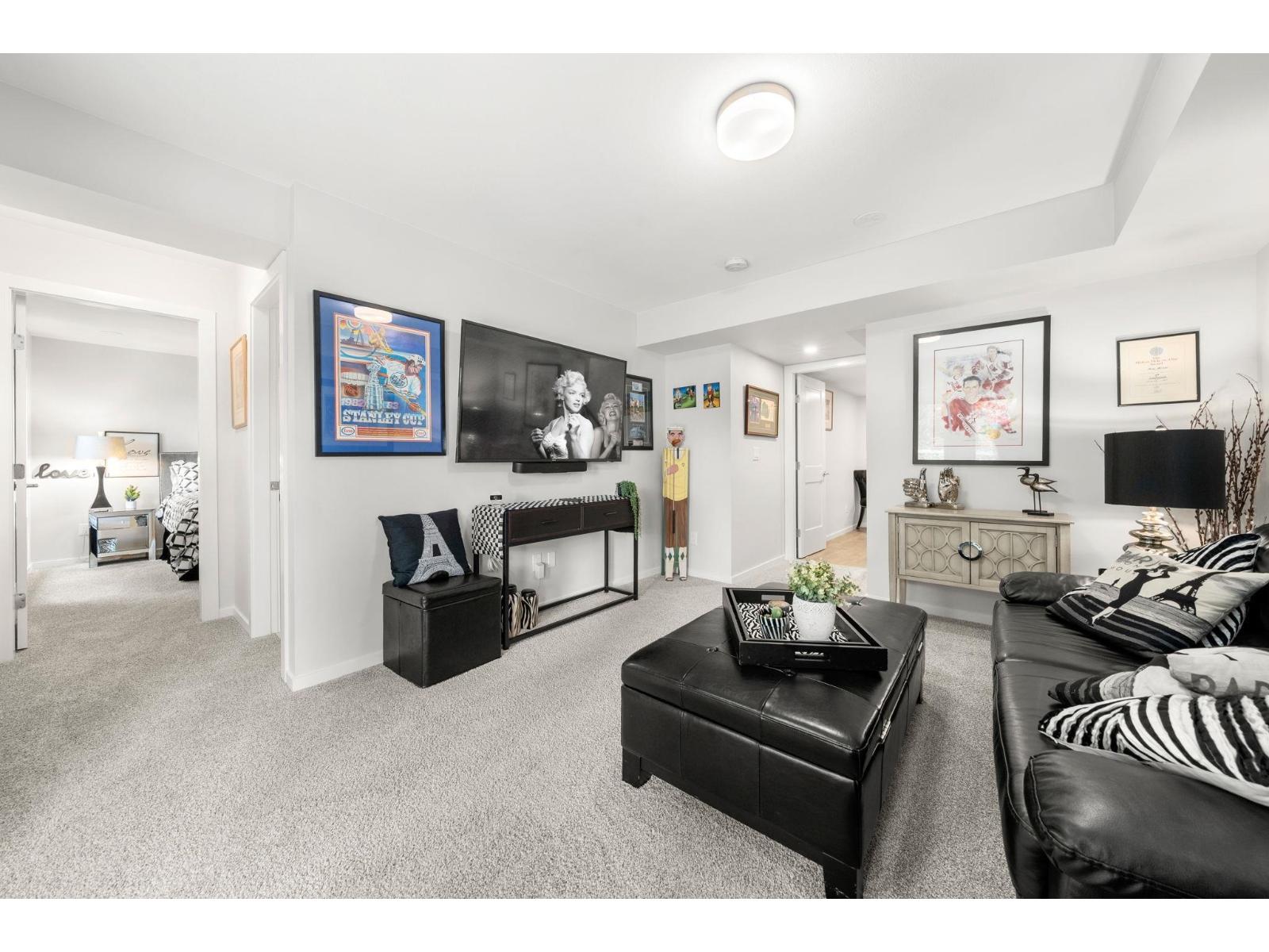 32 1871 165A STREET, Surrey
