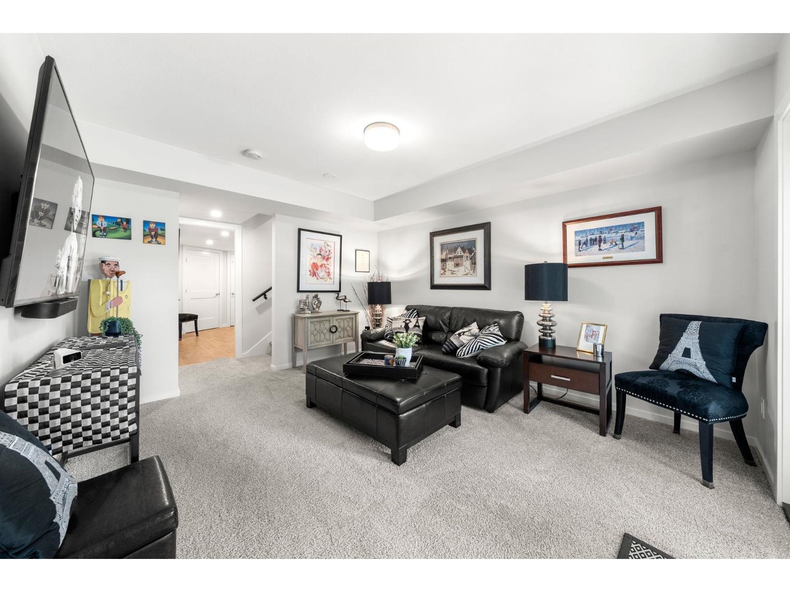 32 1871 165A STREET, Surrey