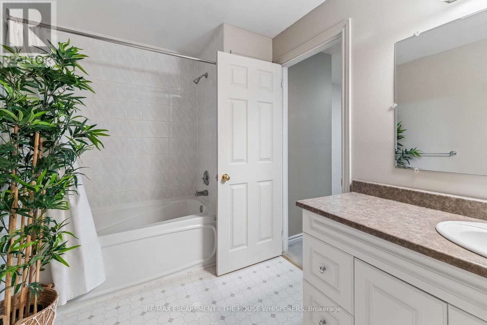 1250 ARKELL ROAD - 24