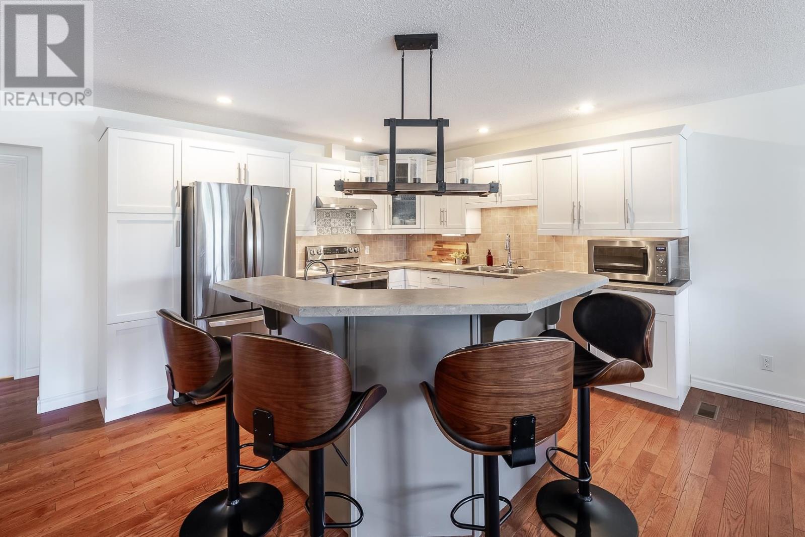 1284 Queen Street E - 14