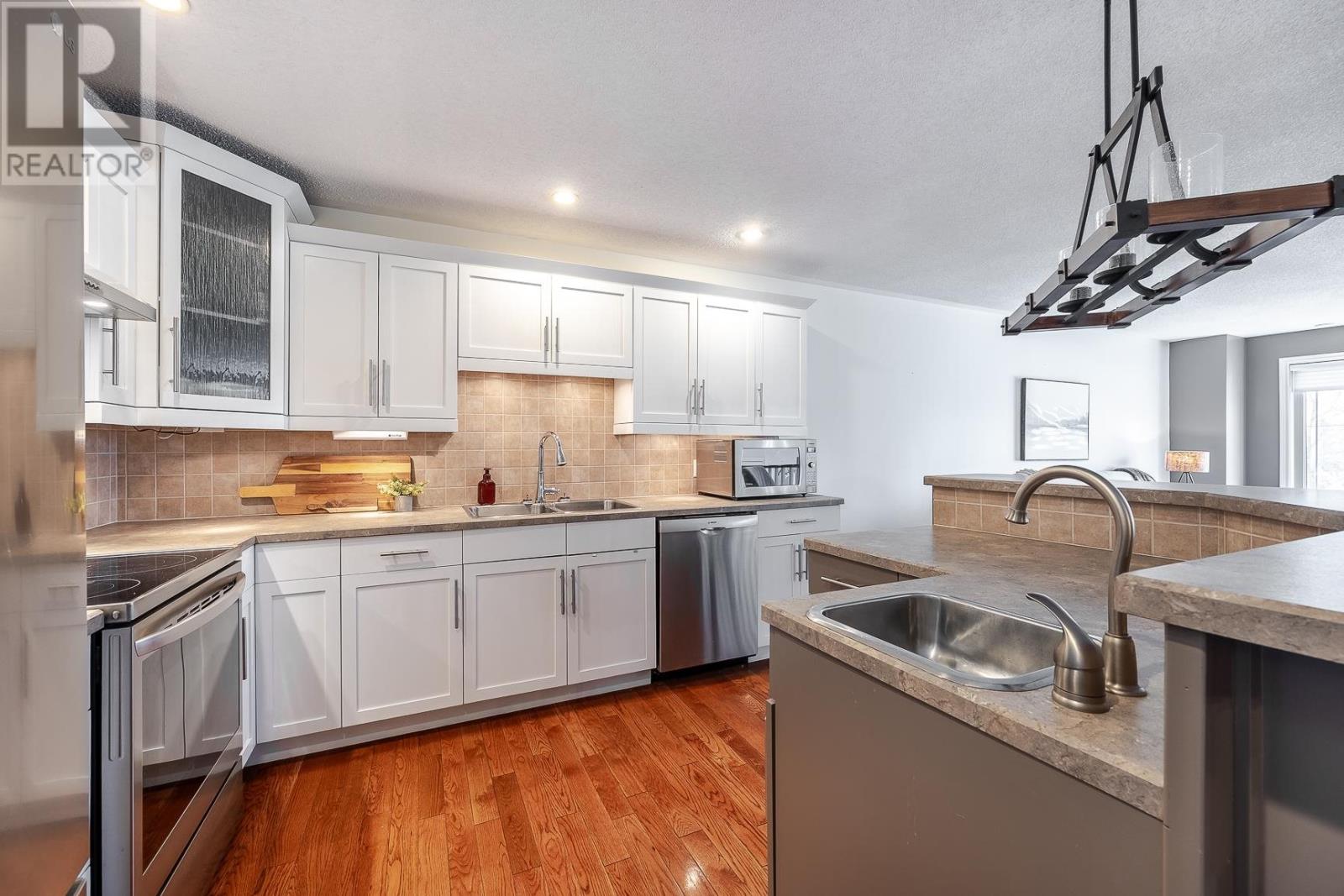 1284 Queen Street E - 16