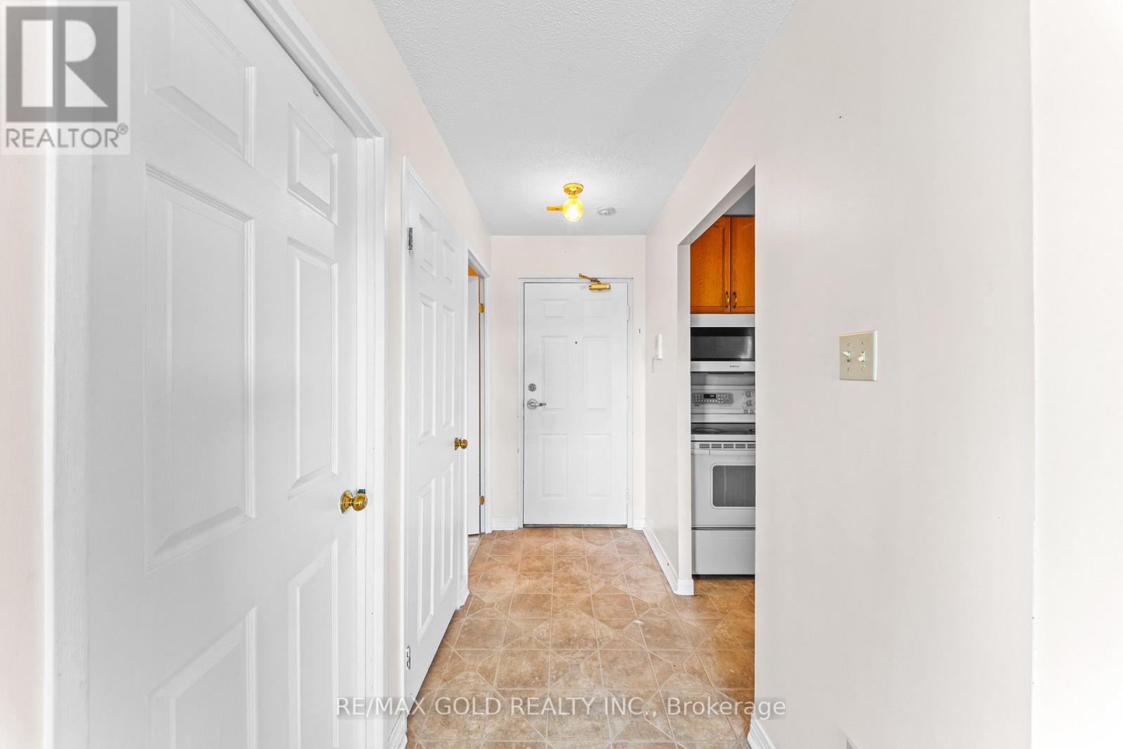 #505 850 6TH STREET E - 11