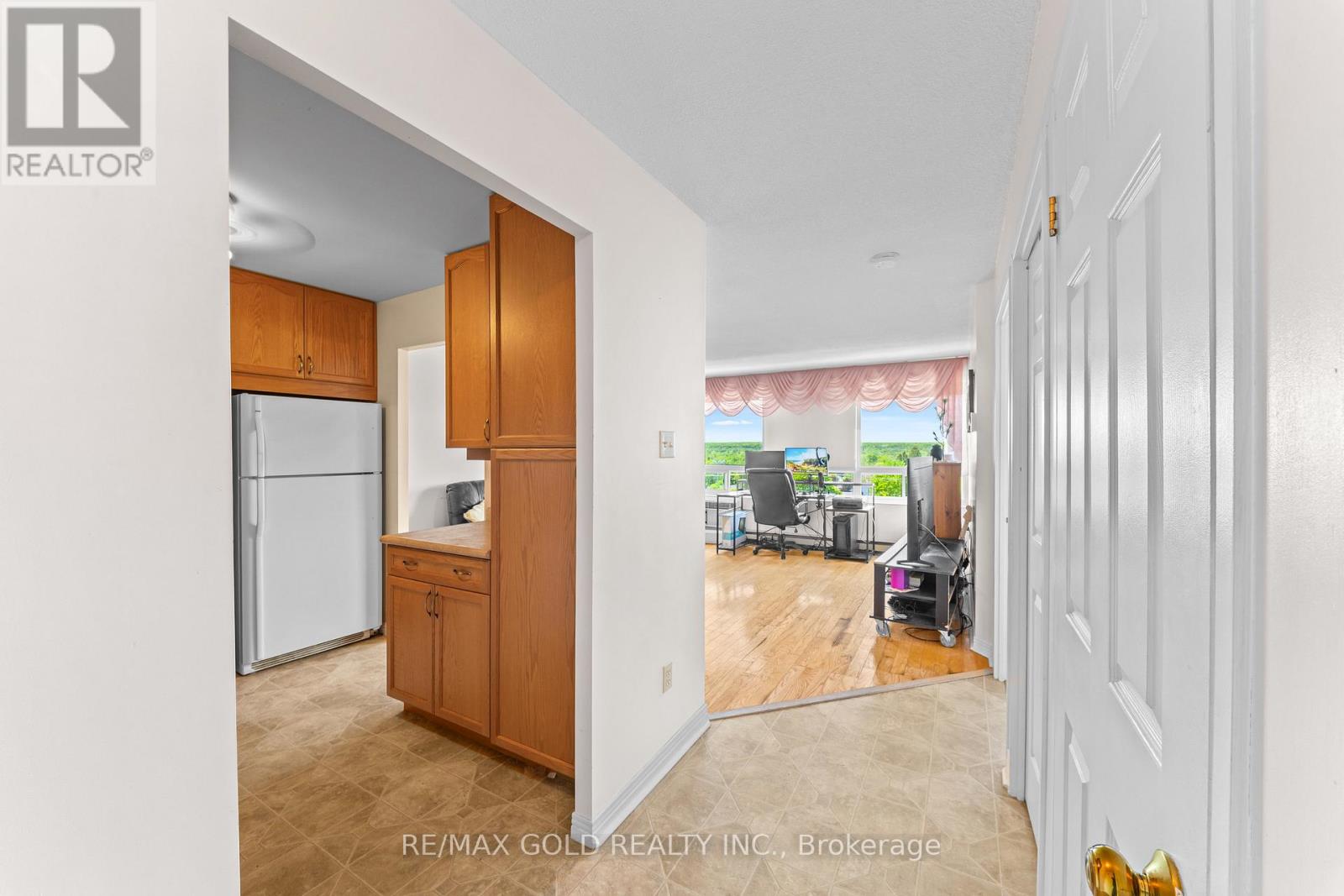 #505 850 6TH STREET E - 12