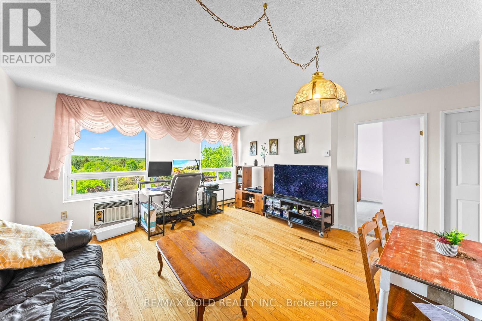 #505 850 6TH STREET E - 15