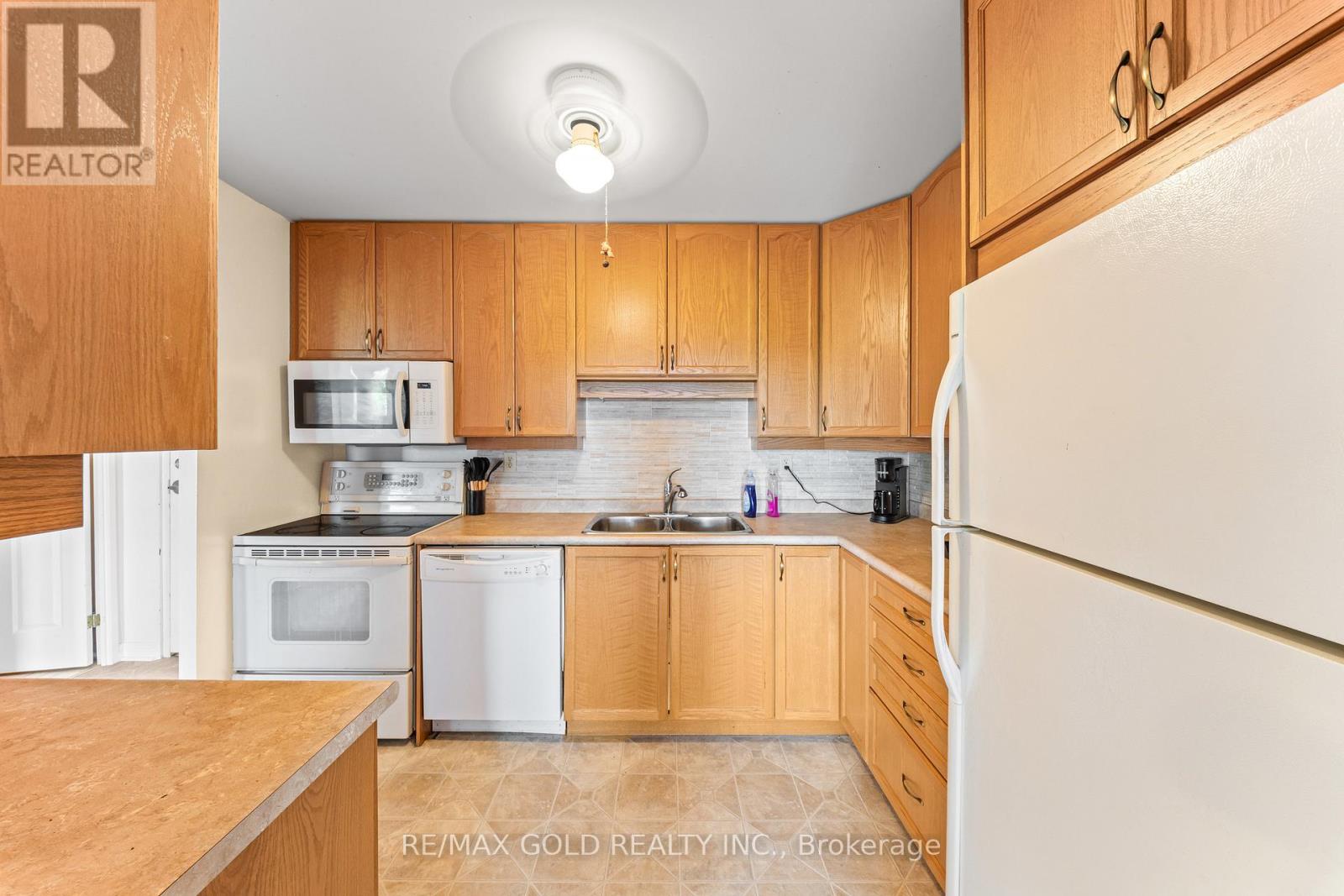 #505 850 6TH STREET E - 18