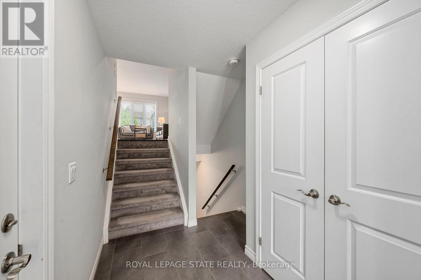 #149 1061 EAGLETRACE DRIVE - 6