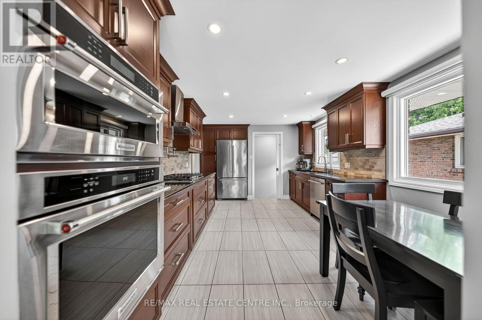 148 WEDGEWOOD DRIVE - 11
