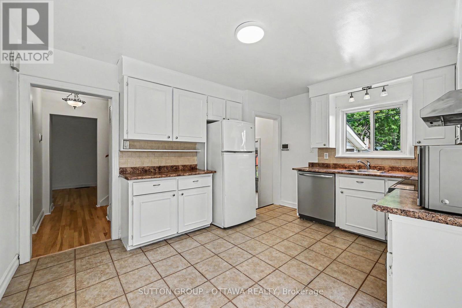 3 Bed, 2 Bath House for Rent in Ottawa – 1156 EMPEROR AVENUE W, Ottawa – MLS# X13270468 - Image 6