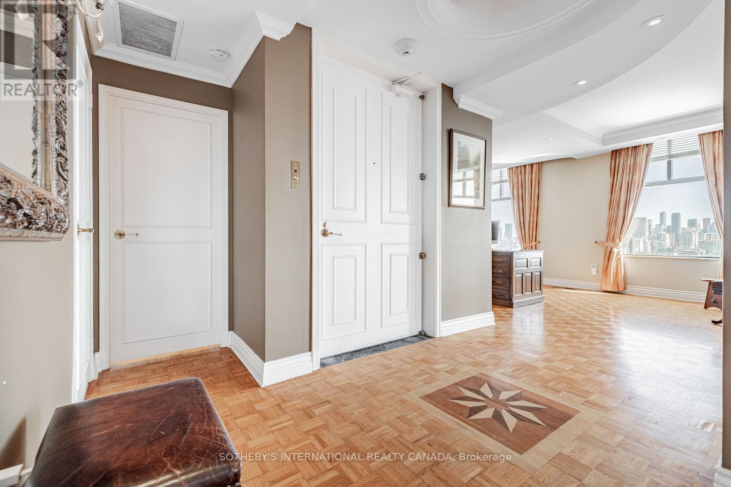 #13 423 AVENUE ROAD - Image 2