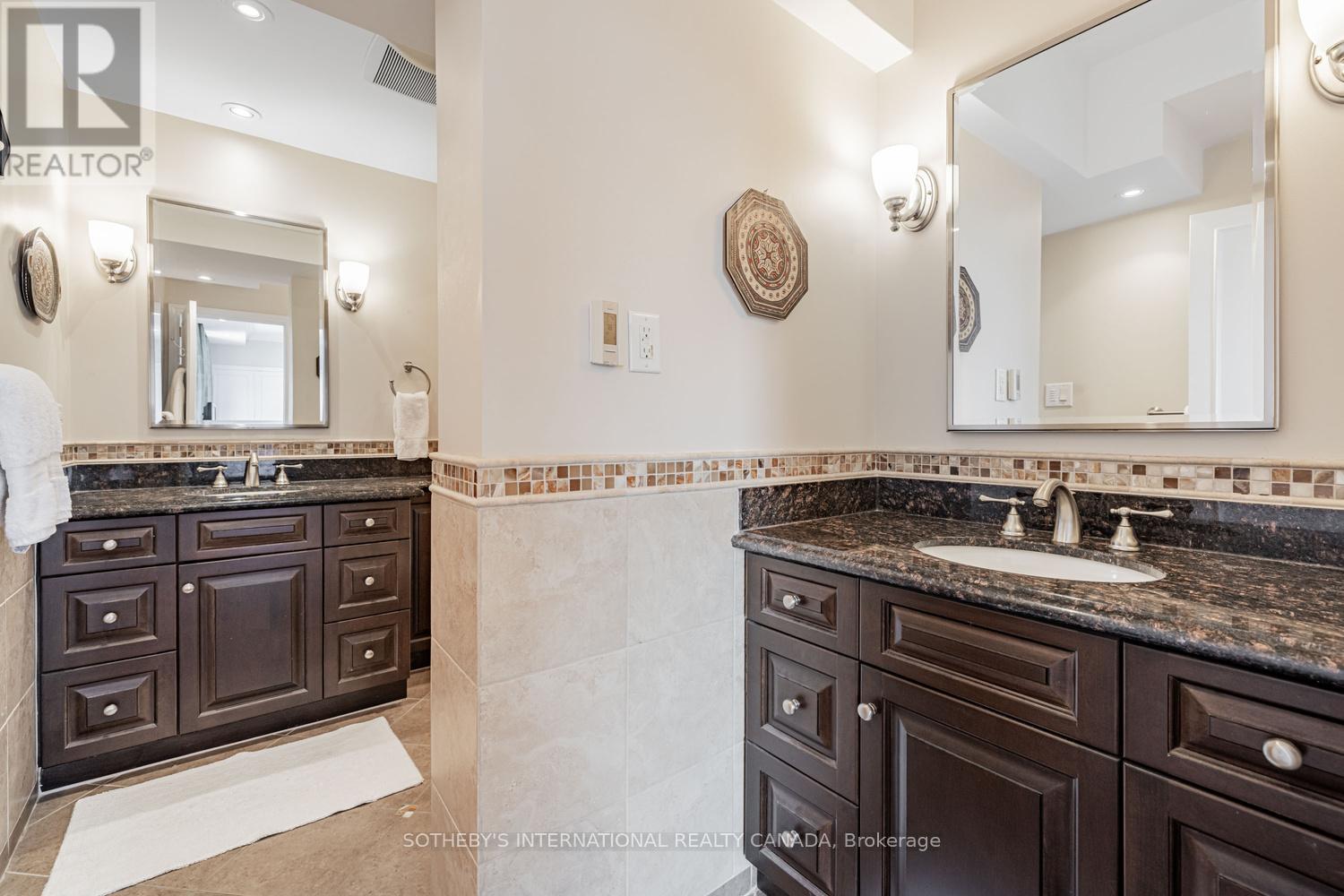 #13 423 AVENUE ROAD - 21