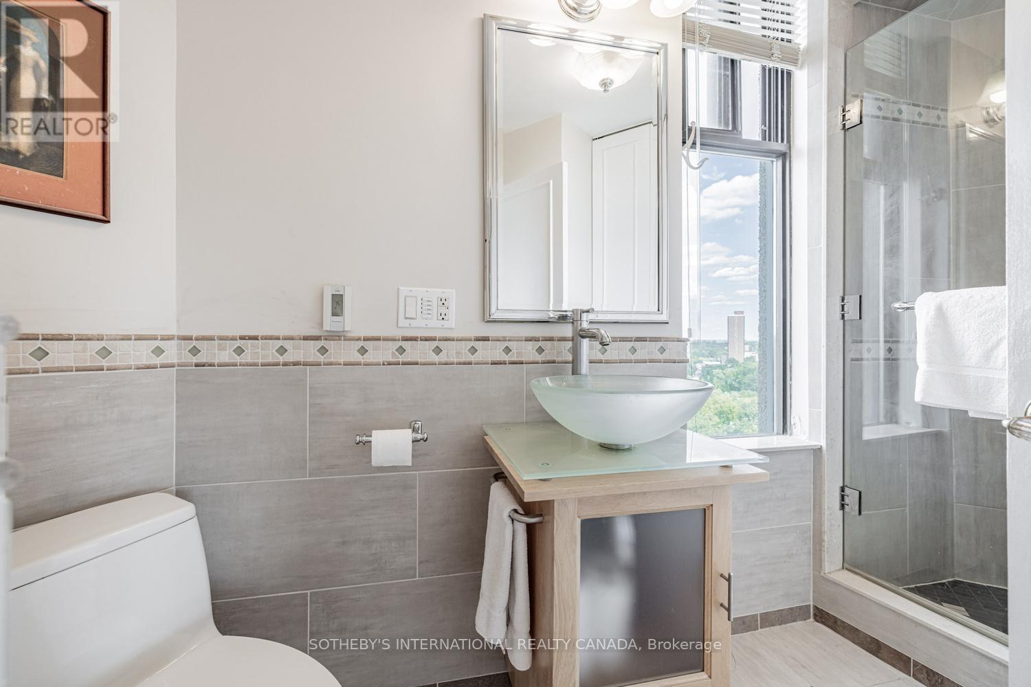 #13 423 AVENUE ROAD - 25